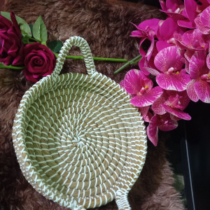 Elegant Conch Basket – Traditional Home Décor with Banana Leaves